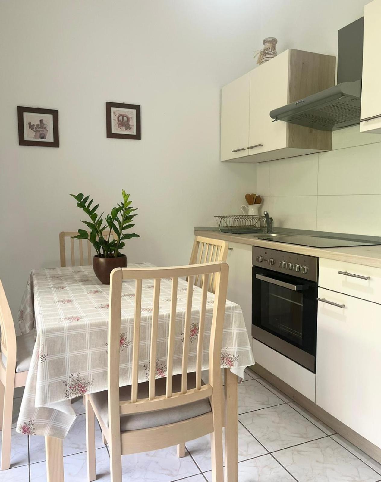 Apartments Curnic Jesenice  Εξωτερικό φωτογραφία